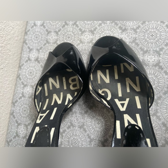 Gianni Bini~Black~Patent Leather~Slide~Pump~Peep Toe~Clear Acrylic Heel~Size 10 - Picture 8 of 14